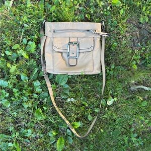 Tignanello Tan Leather Crossbody Bag‎ Pocketbook Purse Everyday Casual